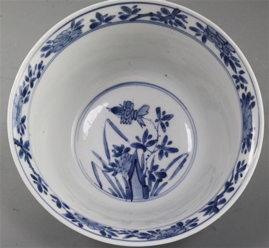 A Chinese blue and white bowl, Kangxi period, diameter 18cm
